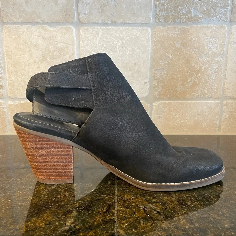 Cole Haan Women's‎ 10 B Black Leather Pippa Block Heel Bootie